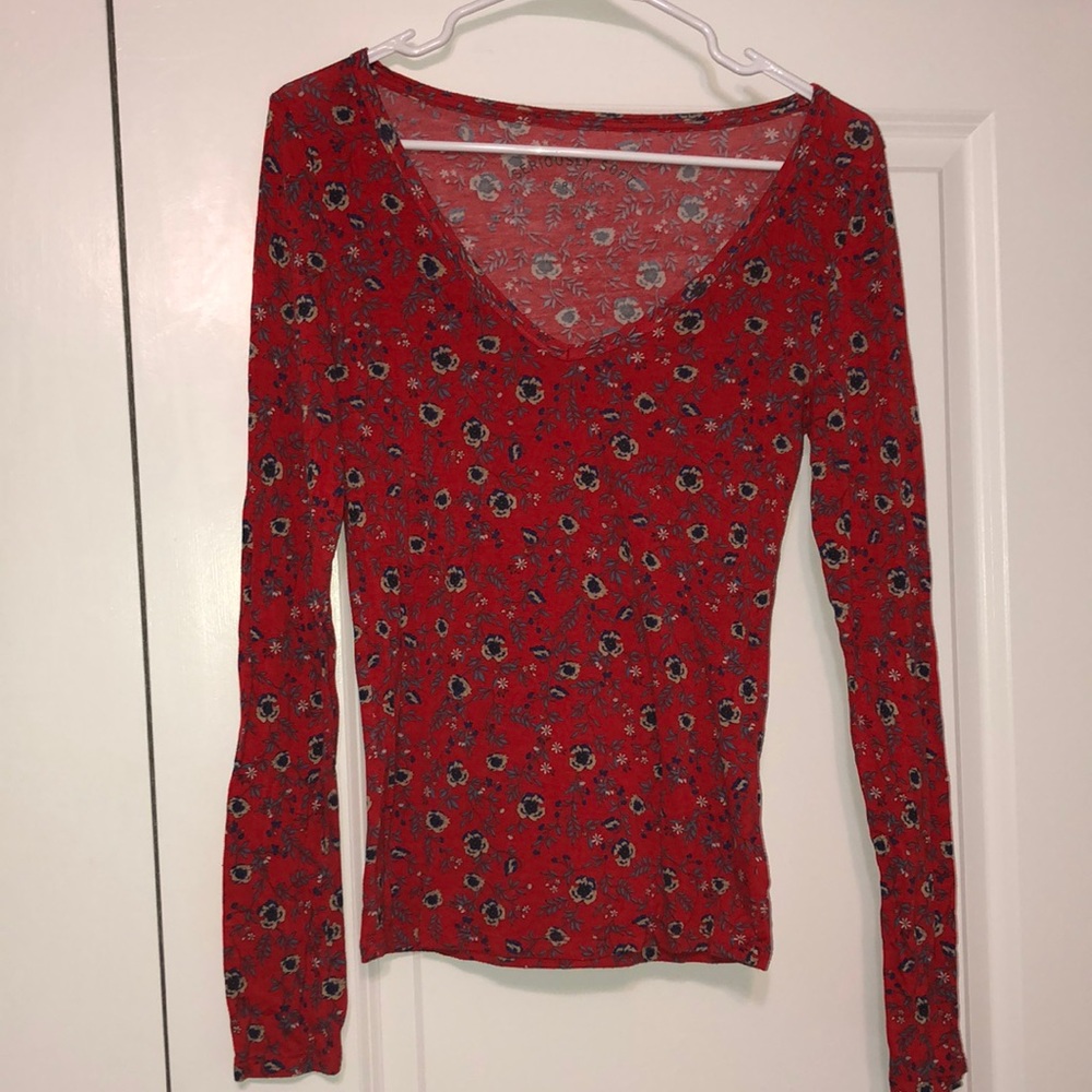 This Aeropostale top is a size Large.